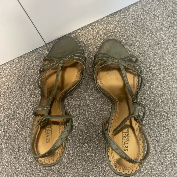 Seychelles Strappy Green & Gold Studded‎ It Girl Costume Party Heels Size 9 - Picture 6 of 9